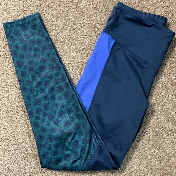 JoyLab leggings Size Small, fun flower pattern on legs, good condition - Picture 2 of 5